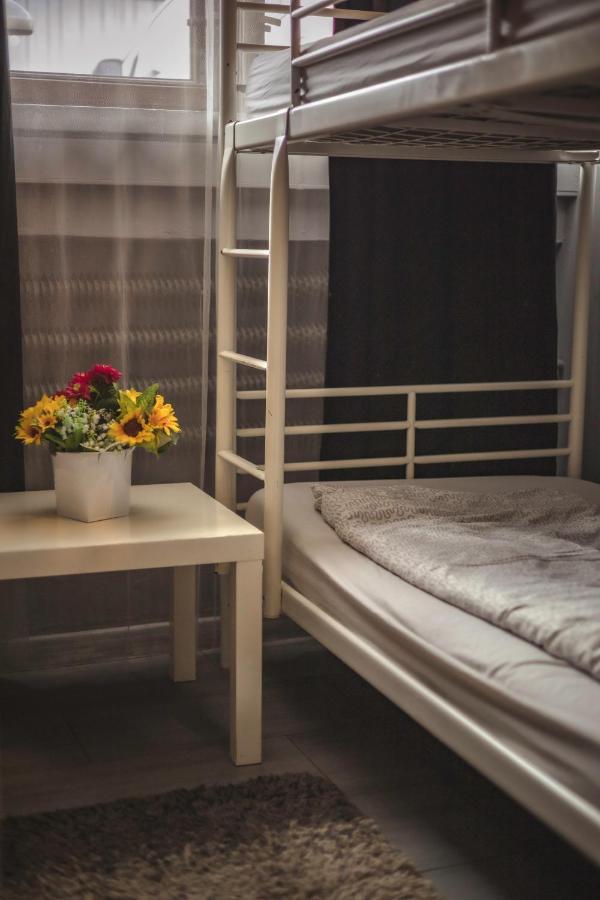 4 Couples & 4 Friends Hostel Krakow Luaran gambar