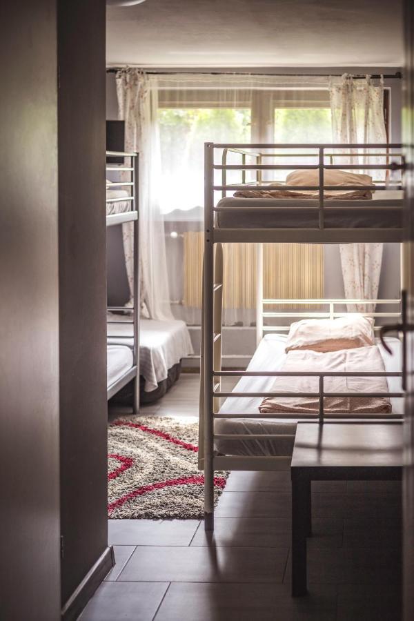 4 Couples & 4 Friends Hostel Krakow Luaran gambar