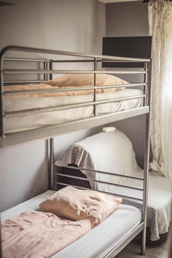 4 Couples & 4 Friends Hostel Krakow Luaran gambar