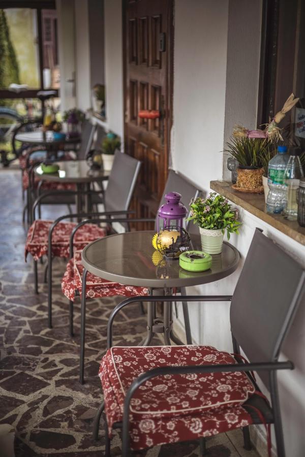 4 Couples & 4 Friends Hostel Krakow Luaran gambar
